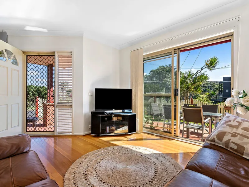 Easy Care and Spacious Home with Views of the Narrabeen Lake