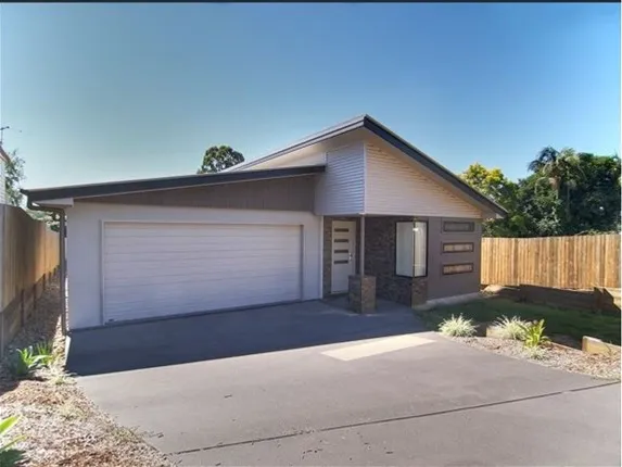 Highly Sought after Family home in Sunnybank Hills with solar panels – Close to all amenities and very convenient location. A Must inspect.
