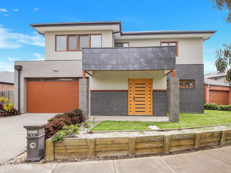 Luxurious House With Great Architect & Outstanding Design In Heart Of Feather Brook Estate.