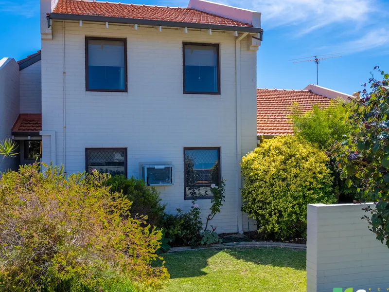 Terrific townhouse . . walk into town  Call Geoff 0407 987 255