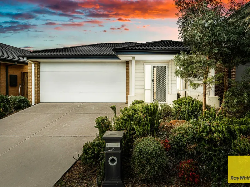 Beautiful House Close to All Amenities in Point Cook