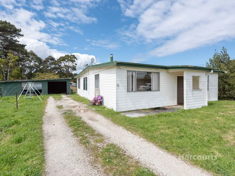 Four Bedroom Home on Double Block In Seaside Town