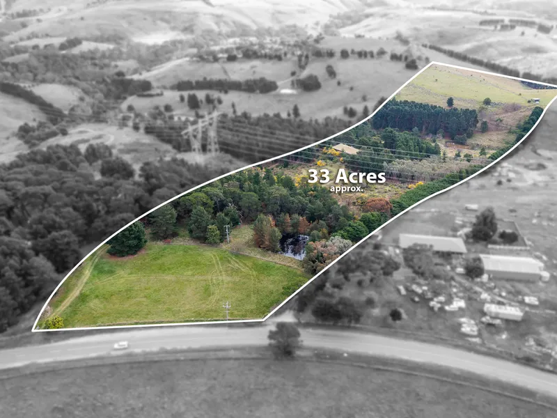 Scenic Country Lifestyle on 33 Acres...