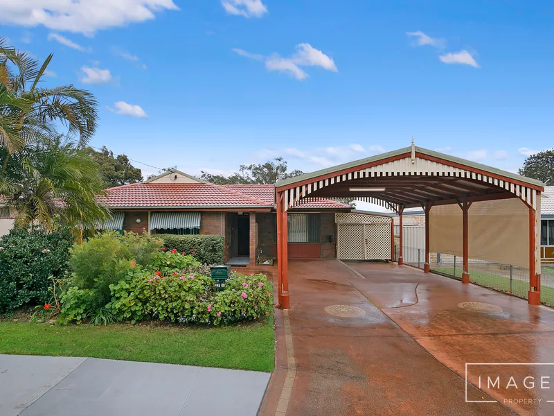 Home in Central Redcliffe - With Pool!