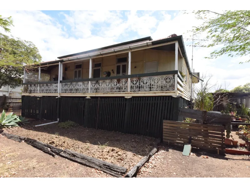 SPACIOUS 2552m2 PROPERTY IN TOWN