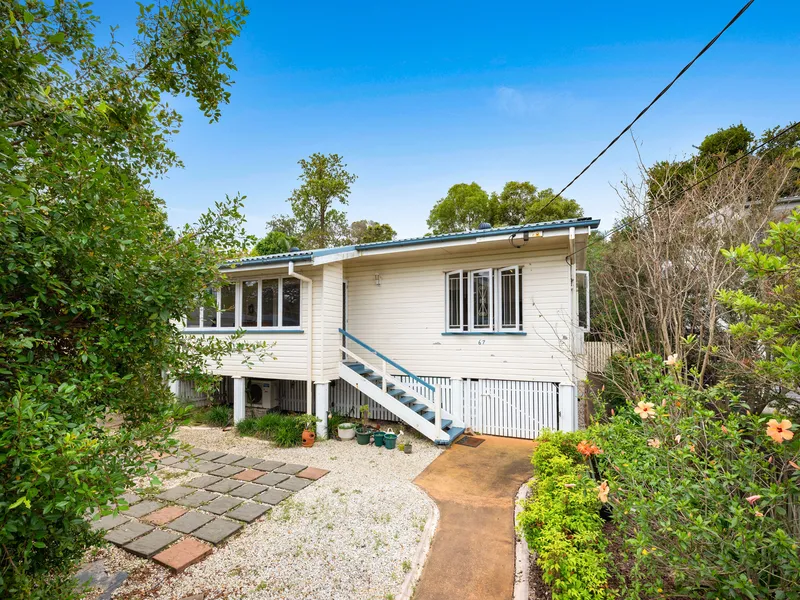 Large single level home on an elevated 625m2 block of land on Kedron's sought after North Street