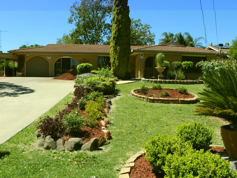 FAMILY HOME IN GREENBAH