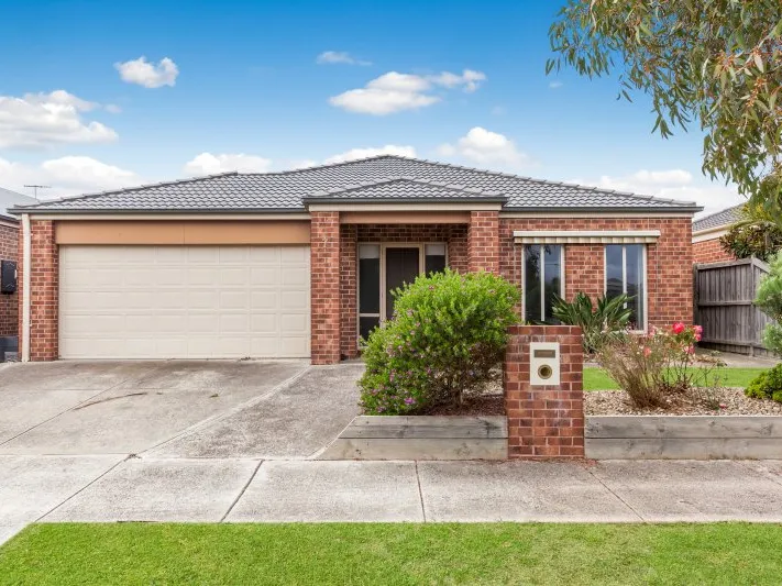 VERY WELL PRESENTED FAMILY HOME OPPOSITE PARKLAND