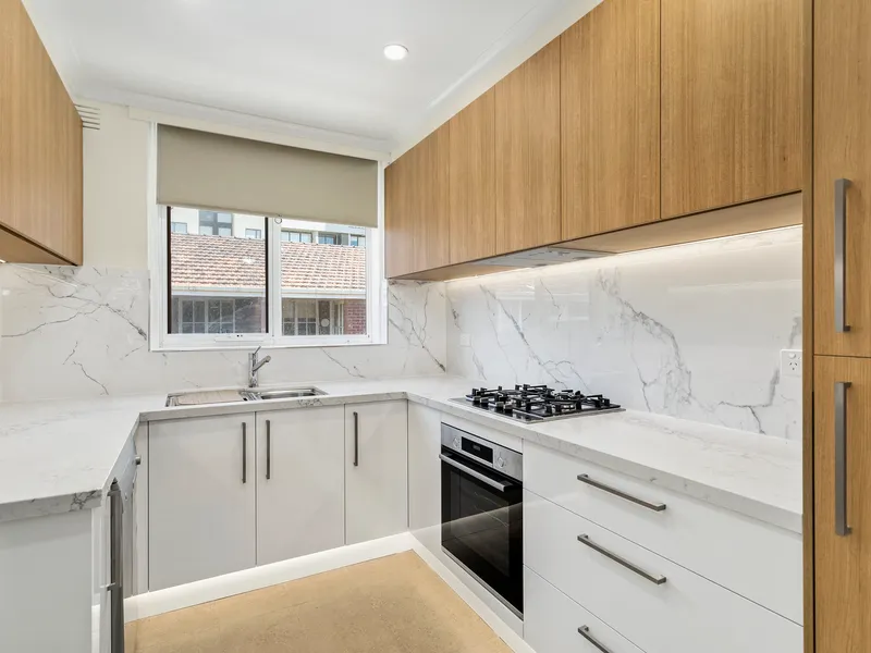 Beautiful renovated 2 bedroom Apartment in prime location