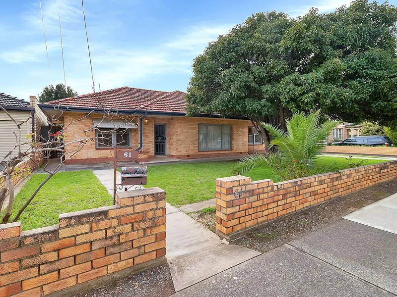 Neat & Tidy Home In Popular Location!