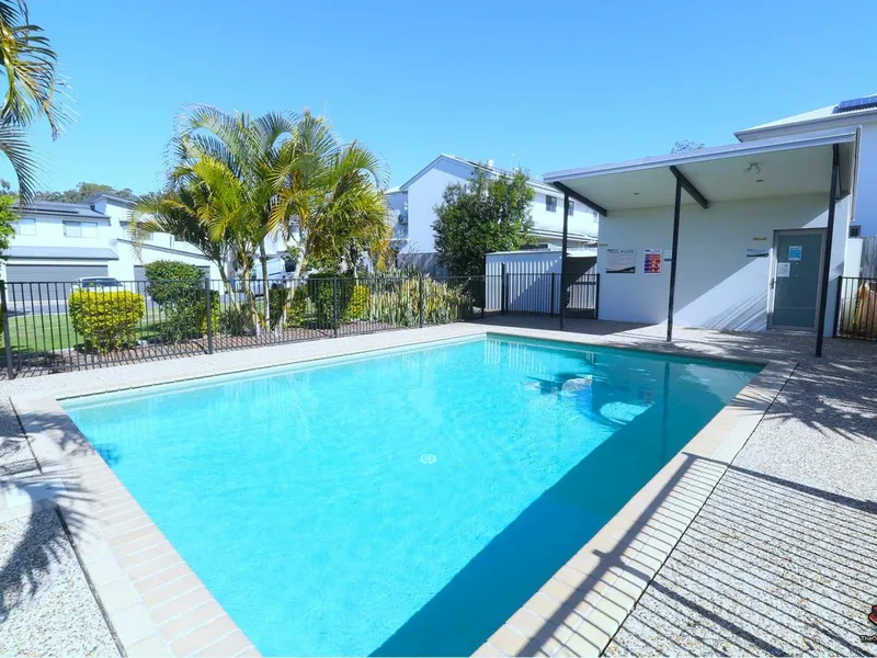 Lovely Townhouse In Calamvale For Rent !!