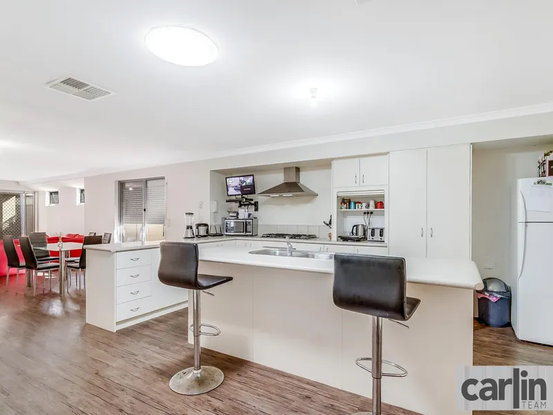 UNDER OFFER BY CARLIN TEAM!