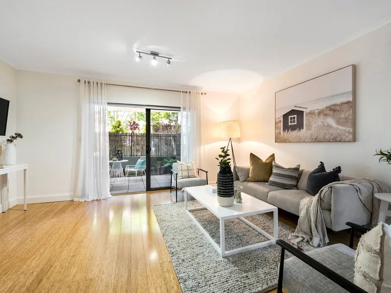 Turn-key Lifestyle in a Prime Beachside Address