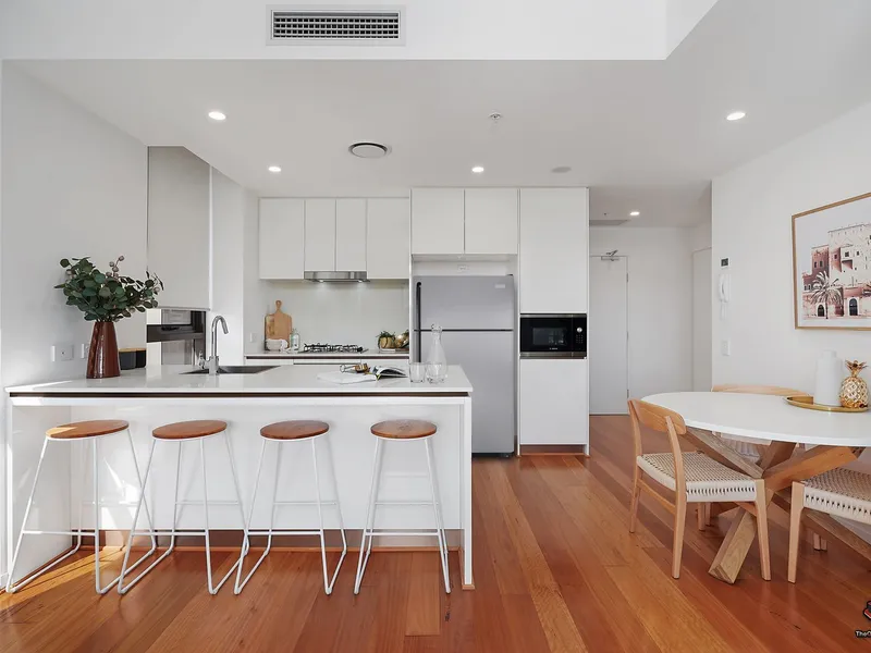 CAPRI LEVEL 16 - CORNER 2 BEDROOM 2 BATHROOM APARTMENT