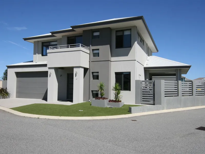 Absolute Stunning Home 230 Metres to Ocean Edge