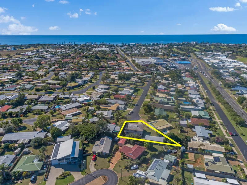 Charming Double-Story Abode In Sensational Bargara Cul-De-Sac