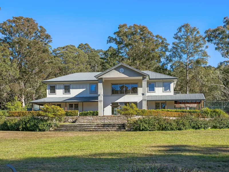 DISCOVER YOUR DREAM EQUESTRIAN ESTATE - GUIDE $2,500,000