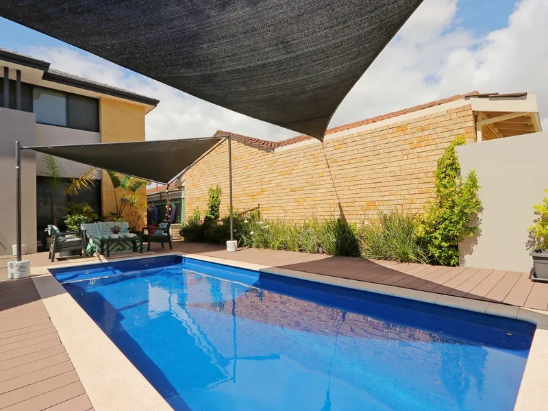 Stunning Family Residence in Prime Locale!!!