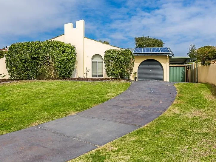 FABULOUS CUL-DE-SAC LOCATION!