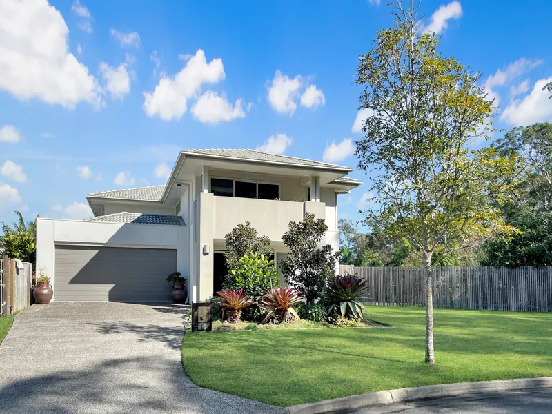 STUNNING GAINSBOROUGH GREENS FAMILY HOME