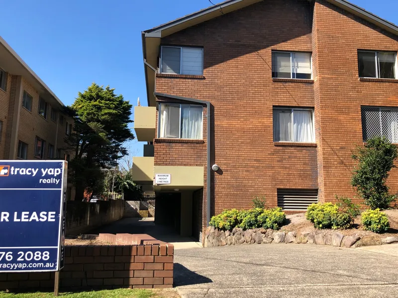 Spacious 2 bedroom Unit with Large Lock-up Garage