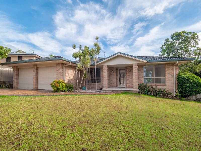 Modern family home, stroll from St Columba School