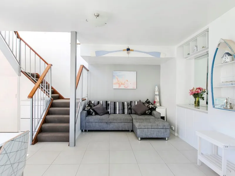 LIFESTYLE AND LOCATION IN GLENELG NORTH