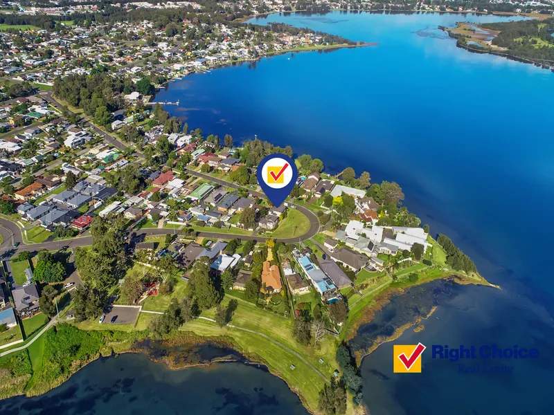 Walk to the Lake and Town Centre!