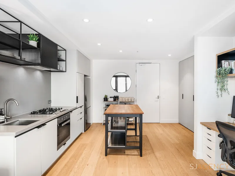 8 Montrose - 1 Bed PLUS study zone, terrace & car park