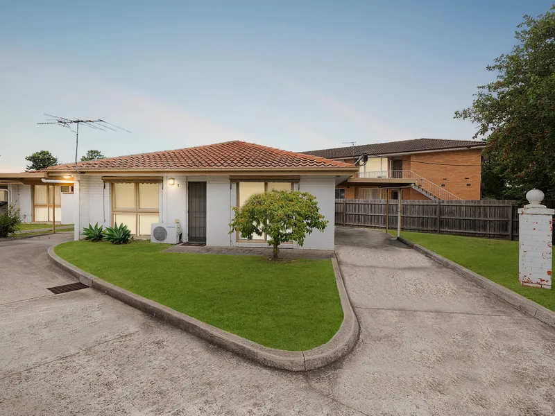 IMMACULATE UNIT IN A SUPERB LOCATION!