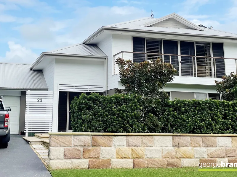 EXQUISITE WATERFRONT RESERVE WITH SWIM SPA