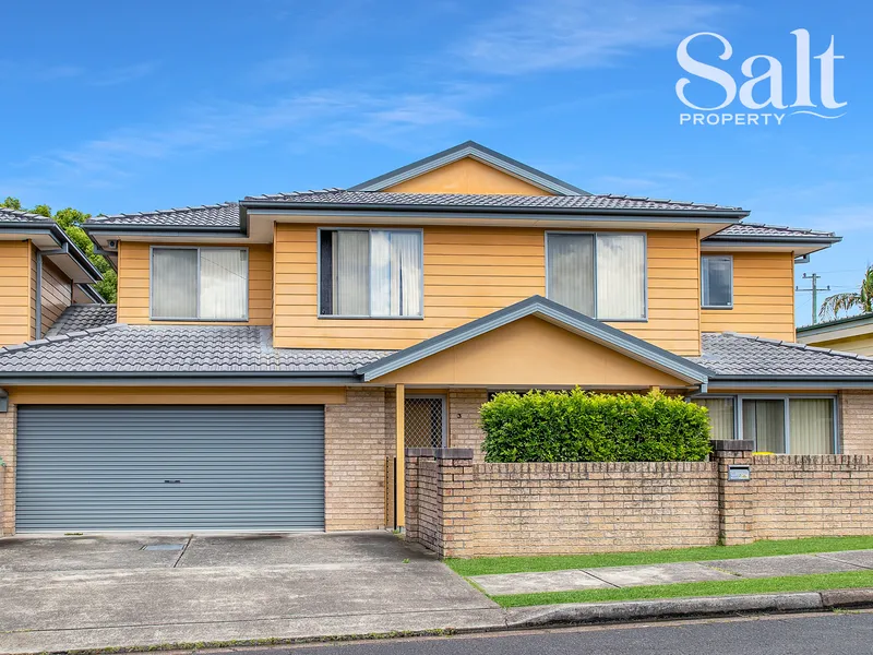 Spacious Townhouse, Stroll to University, Shops & Schools