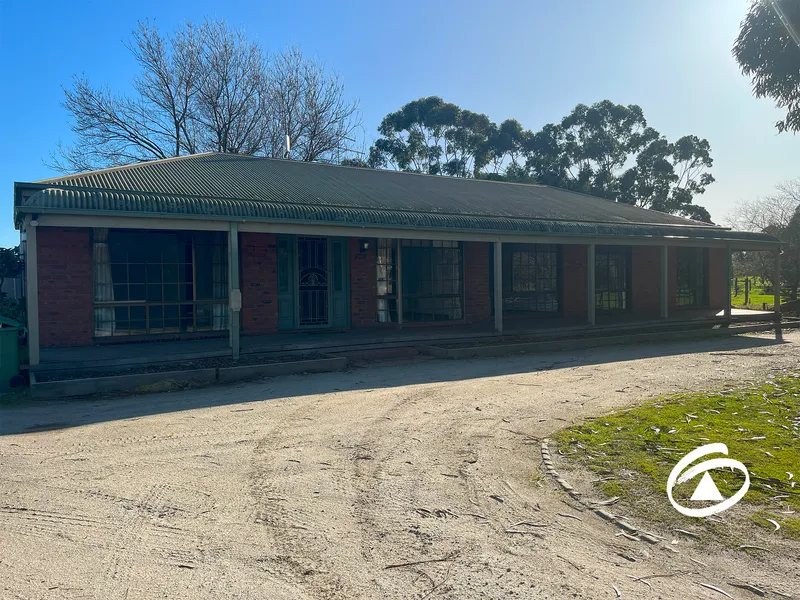 6.3 ACRES CLOSE TO TOWN CENTRE