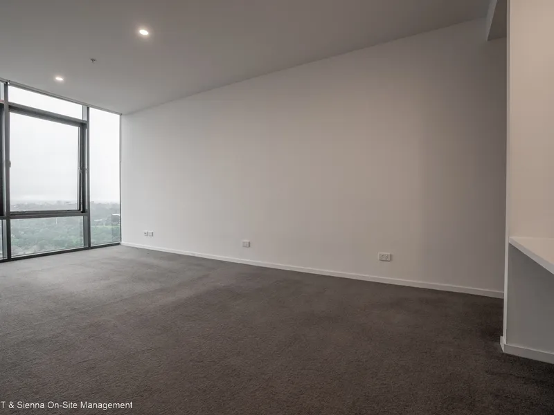 Spacious & Beautiful: Floor to Ceiling Windows w/ a Majestic View on the 19th Floor.