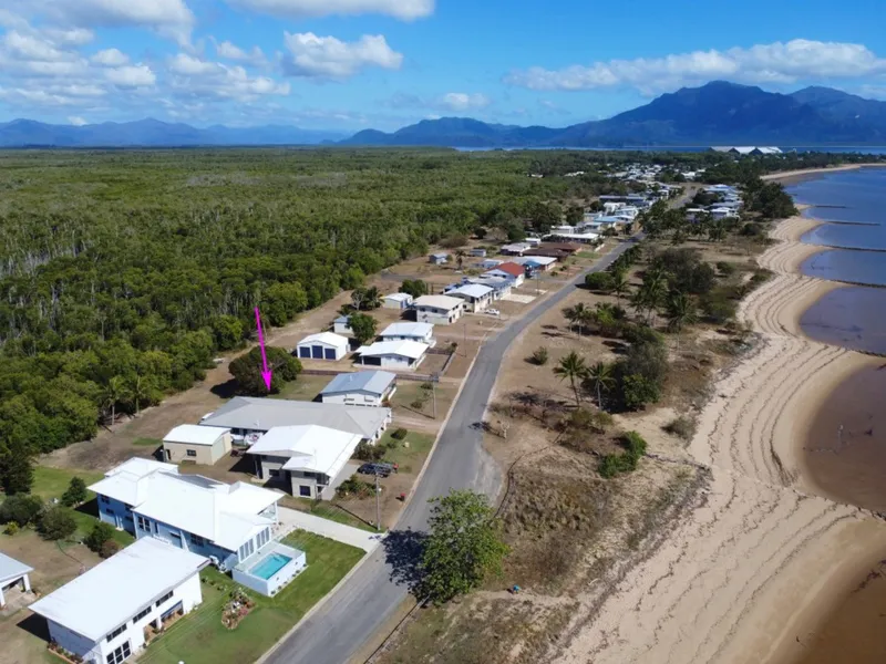 LUCINDA BEACHFRONT - BLOCK OF 3 UNITS !
