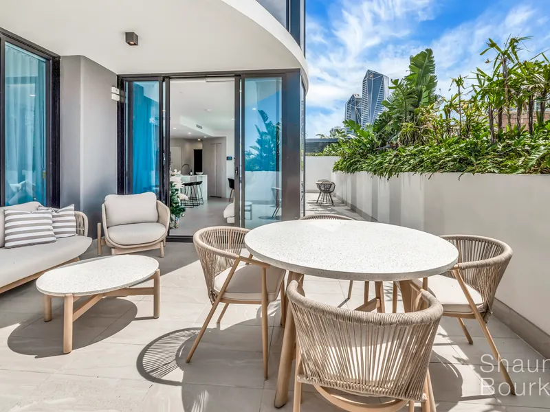 NEAR NEW, COURTYARD APARTMENT - 350m TO THE BEACH!