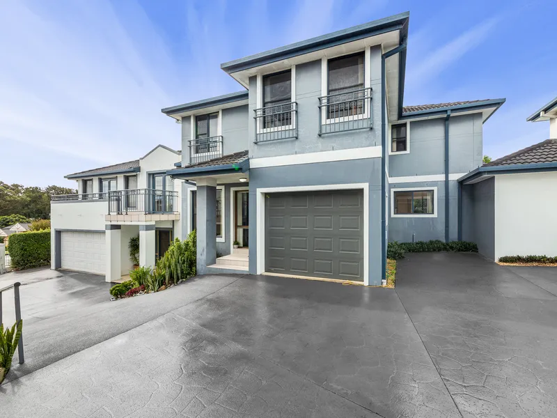 Stunning 4-Bedroom Townhouse in Long Jetty