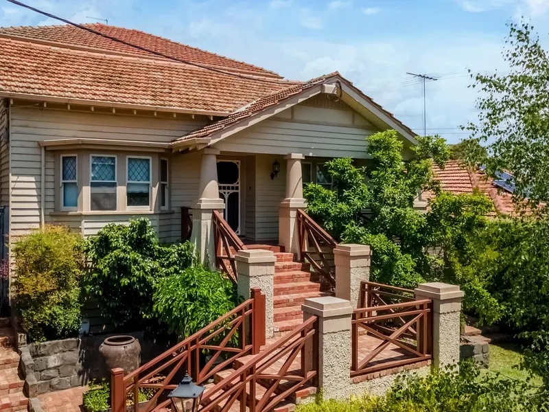 Family elegance in prime pocket