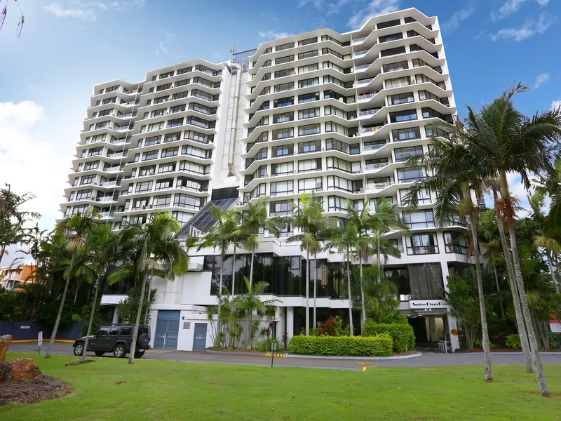 Surfers Plaza Resort 2 bedroom apartment ocean and surfers views