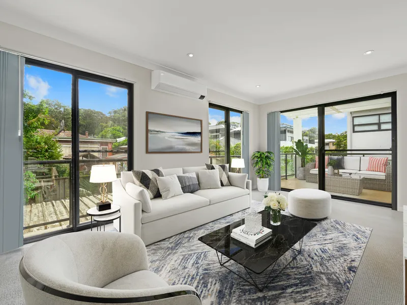 MINUTES TO SHOPS, TRANSPORT AND BEACH!!!