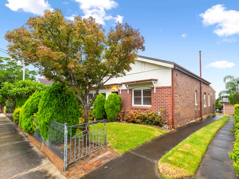 Original Freestanding house in prized bayside street