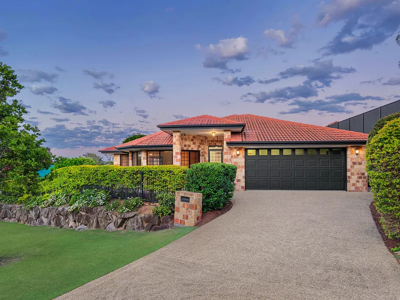 Lovely Private Lowset in Parkland Setting!