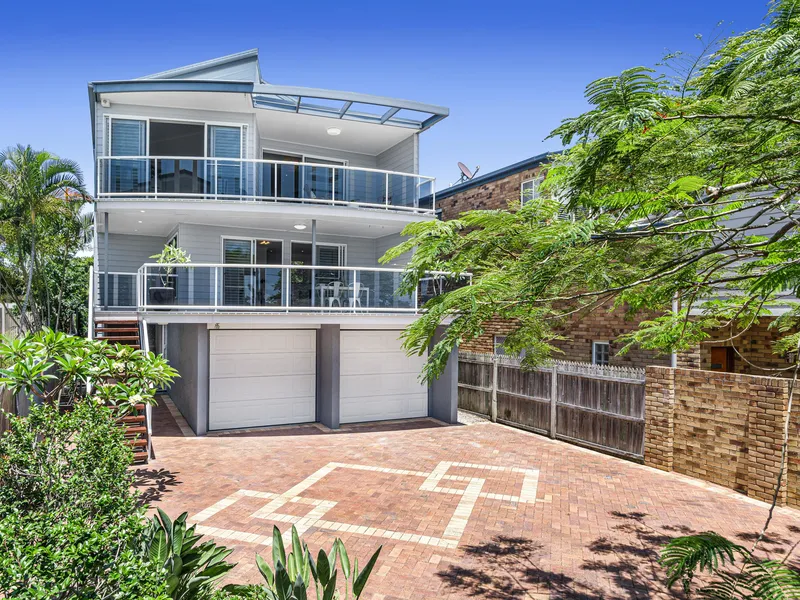 5-Star Luxury Living with Views of Moreton Island!