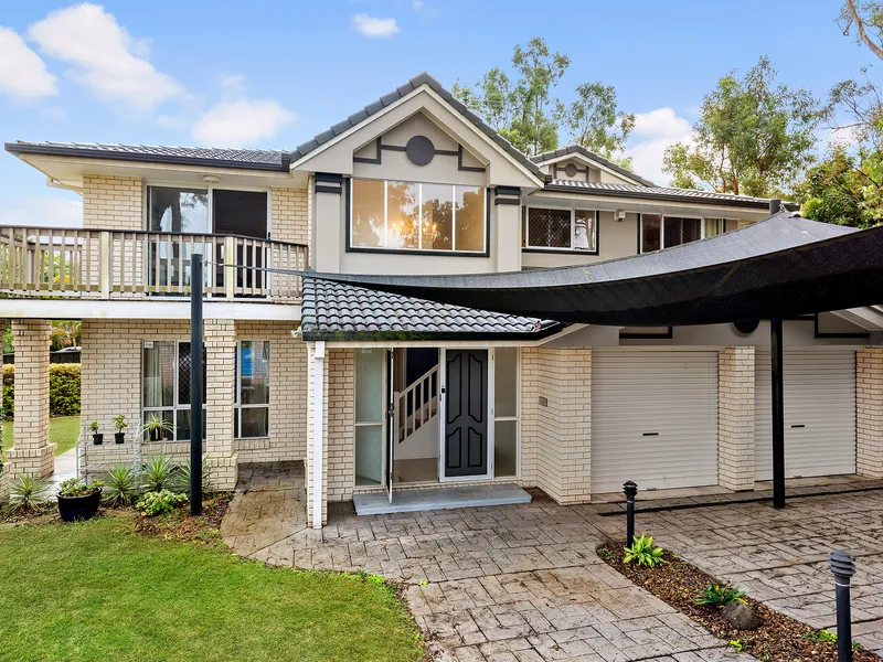 Lovely and spacious family home in Forest Lake!