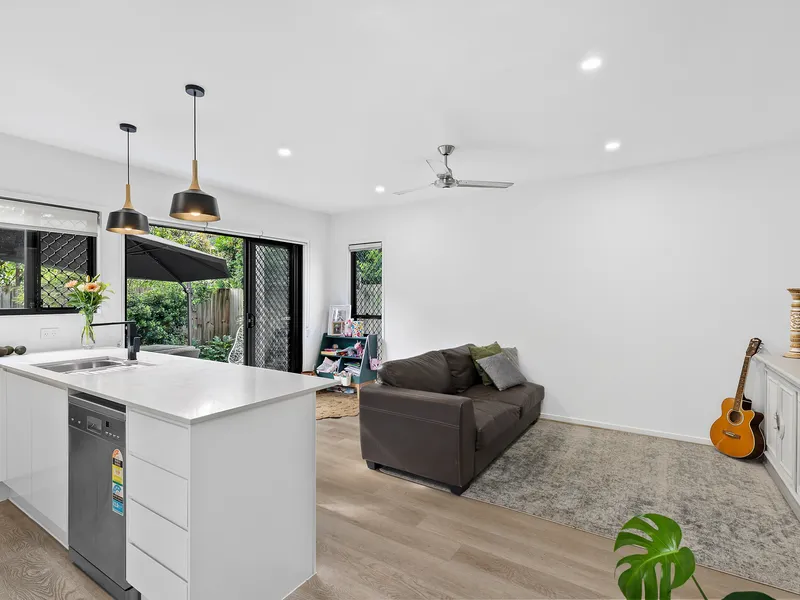 MODERN THREE BEDROOM TOWNHOUSE ON KEDRON BROOK