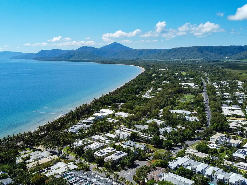 Stunning Coastal and Mountain views from High on the Hill!