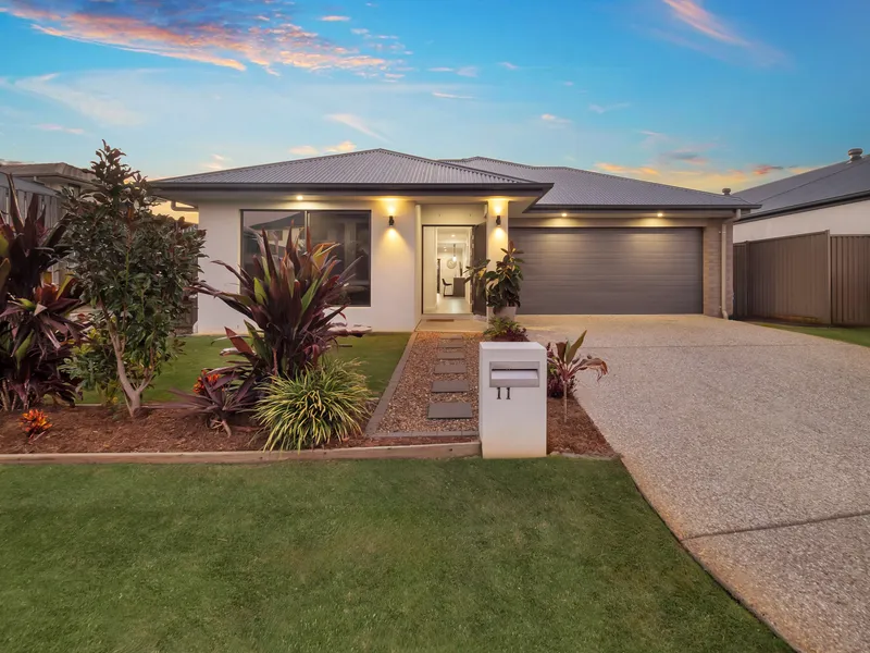 Family Home | Quiet Cul-de-sac | Multiple living | Pool