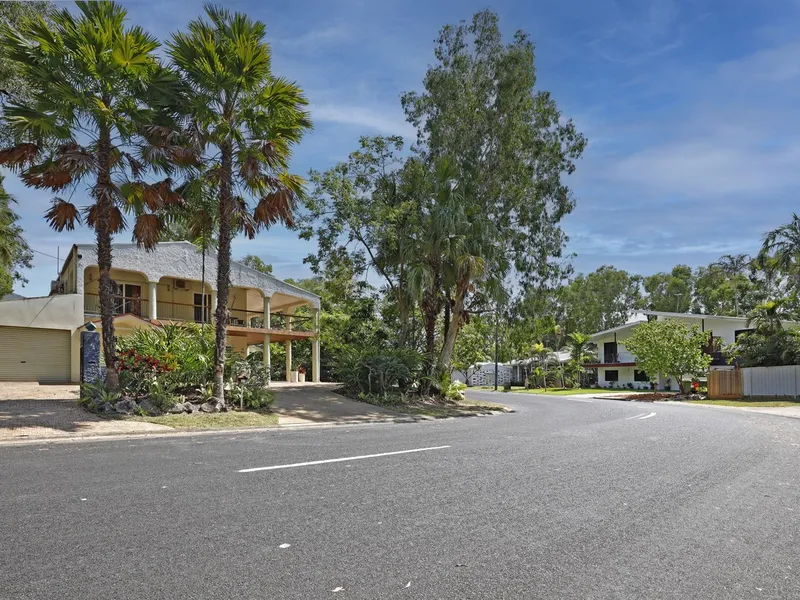 Rooming accommodation available at Clifton Beach- Rent includes all utilities