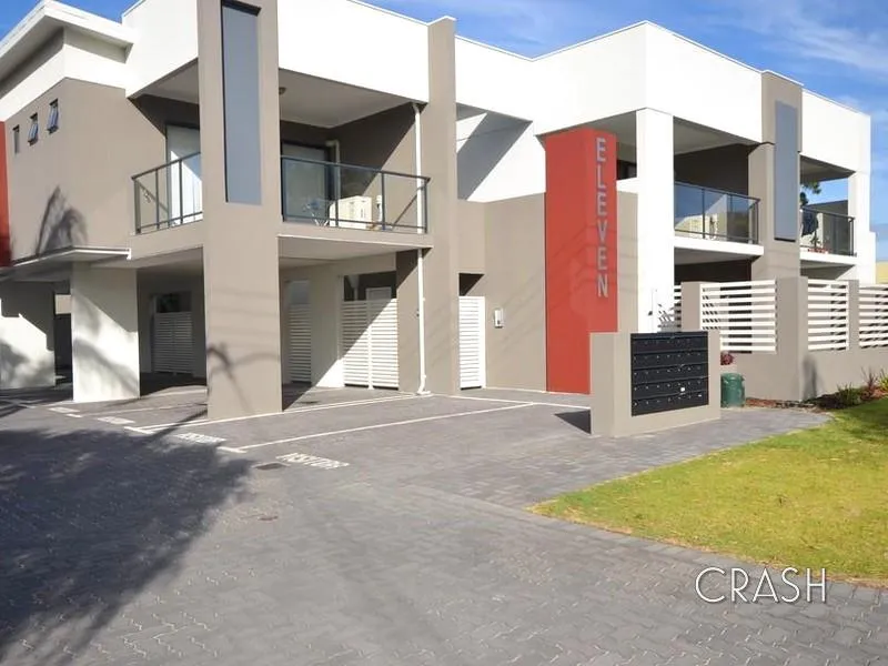 Secure near new 2x2 with air, alarm, gated community