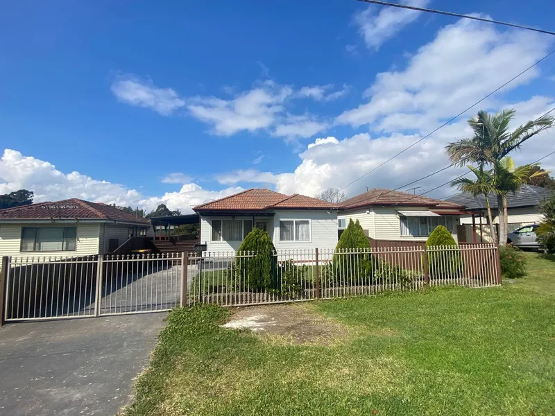 LOVELY ONE BEDROOM GRANNY FLAT